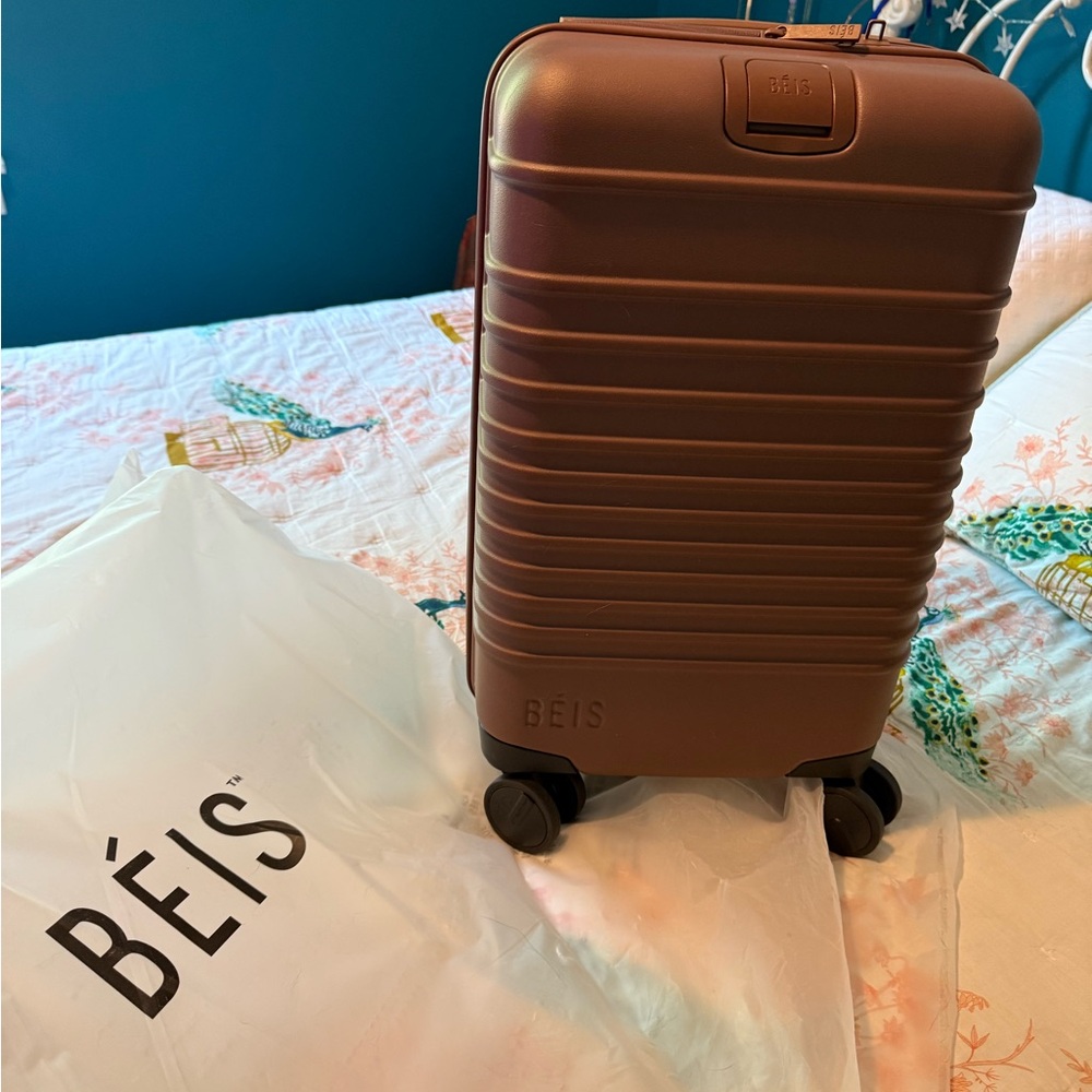 BÉIS Maple Small (international) Rolling Suitcase NWT